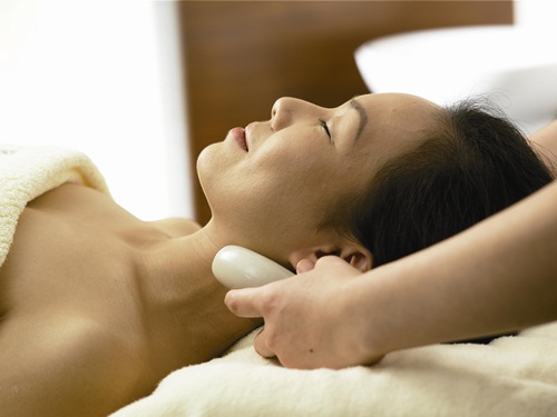 橙花黑醋栗系列配方由手工特調方式，達到肌膚及嗅覺最